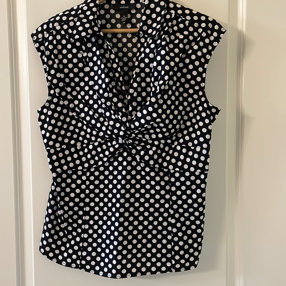 Super cute Alfani polka dot top